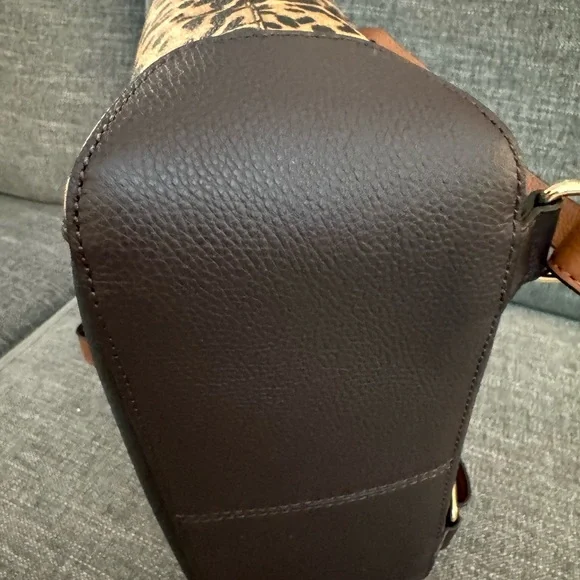 Cole Haan Stylish Leather Black and Tan Tote Bag - Picture 6 of 12